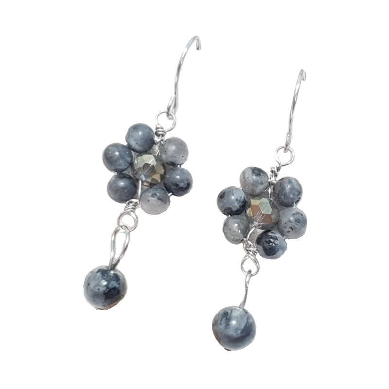 Boucles Alysson en labradorite et acier inoxydable : l'élégance durable