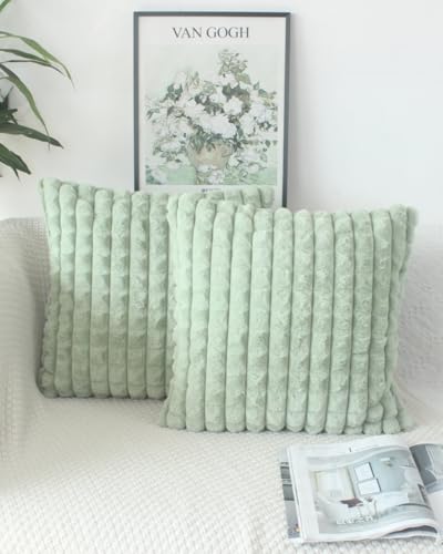 OYIMUA Fluffy Sage Green Cushion Covers 50cm x 50cm Faux Fur Cushion Cover 20x20 inches Set of 2 Pillow Cases Soft Plush Sofa Cushions Living Room Modern Moroccan Covers