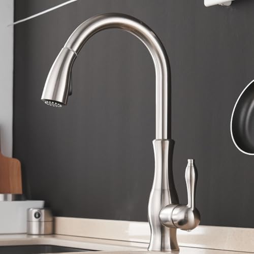 Robinet de cuisine en or pour un nettoyage facile des grands plats