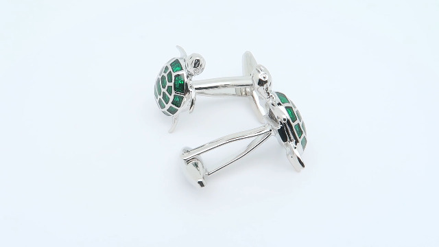 Mancuernillas para hombre en metal latón con tortuga verde miniatura 7