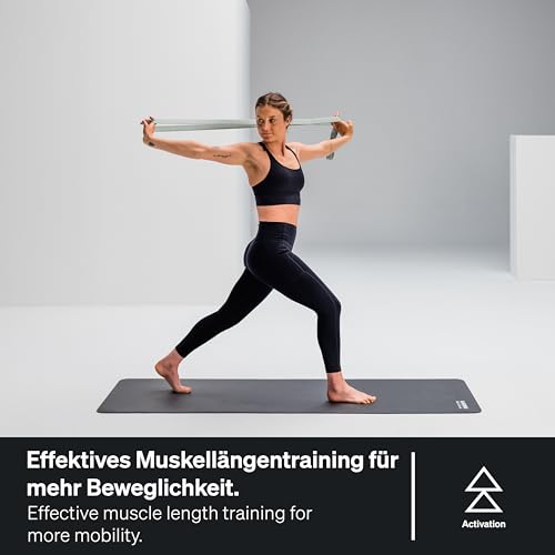 BLACKROLL® Stretch Band (100 cm), Fitnessband für das Mobilitätstraining, Flexibles Gymnastikband mit Schlaufen, hautfreundliches Stretchband, ideal für Yoga, Made in Germany, Balanced Green