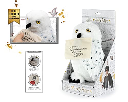 Play by Play Harry Potter - Hedwig Weiße Eule Kuscheltier mit Magnetischem Umschlag und Display 9'45'/24cm - Superweiche Qualität