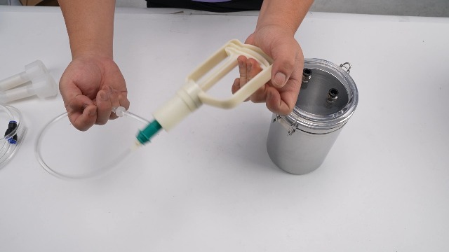 Kuhmelkmaschine 2L Doppelkopf – Tragbare Edelstahl-Melkmaschine Für Schafe, Ziegen & Kühe – Mit Starker Saugkraft Und Durchsichtigem Deckel – Manuell & Einfach