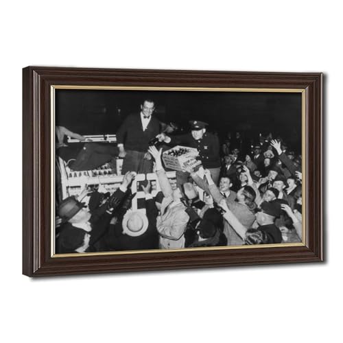 Poster sur toile Cop Handing Out Alcohol de 20x30 cm pour décoration murale