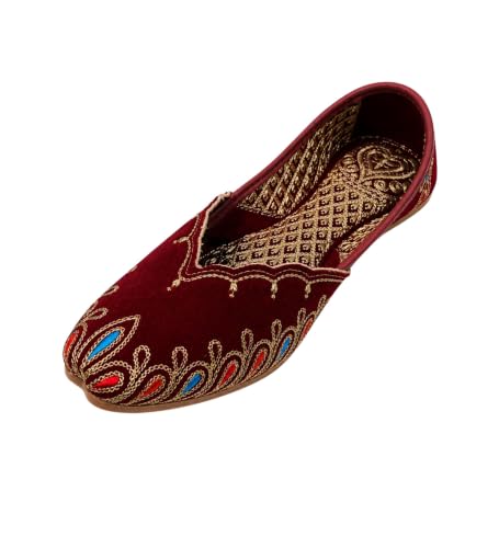 Image of Women's Maroon Velvet Ethnic Jutti Mojari