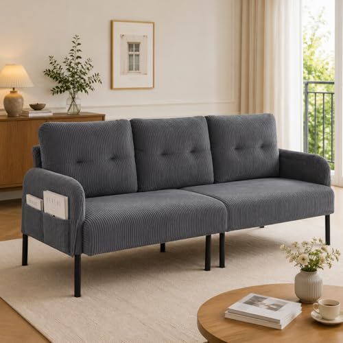 Tres plazas de pana con acolchado suave y cómodo, respaldo alto y prácticos bolsillos laterales. Patas de metal estables y construcción robusta. Versátil para salón, dormitorio u oficina en casa, gris