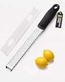 JIMYIU Edelstahl Käsehobel & Zestenreibe - Langer Griff Raspel für Parmesan, Zitrus Zesten, Schokolade, Knoblauch & Ingwer - Schwarzer Ergonomischer Soft-Grip