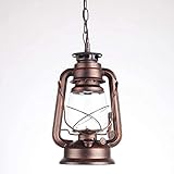 Cette lampe à pétrole suspendue d'extérieur résistante à la pluie est fabriquée en métal et en verre robustes. Son design vintage et antique crée une atmosphère intemporelle pour décorer votre espace.