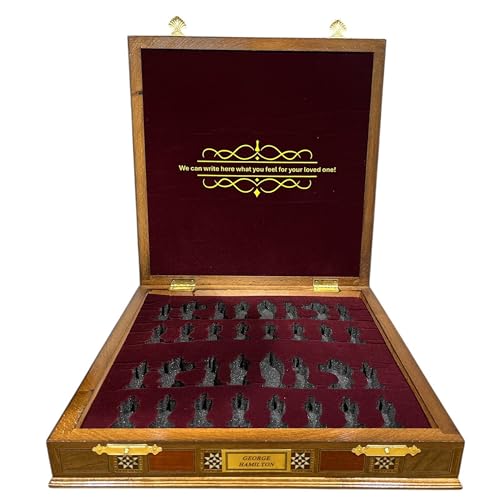 Juego de ajedrez medieval con tablero y piezas de metal miniatura 4