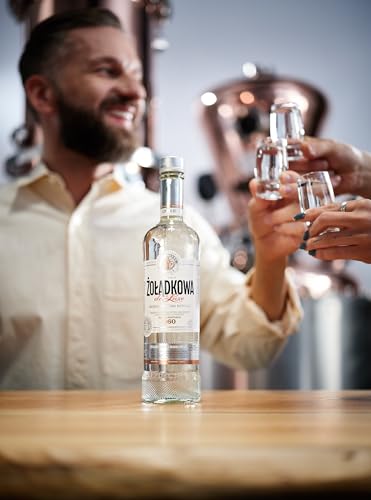 Zoladkowa de Luxe (1 x 700 ml), polnischer Wodka mit 200 Jahren Tradition, reiner und weicher Wodka mit 360 Mikrodestillationen, ideal pur oder als Cocktail, 37,5% Alk.