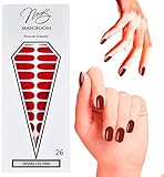 APLICACIÓN: 1-LIMPIEZA: Retira hacia atrás tus cutículas y limpia tus uñas con alcohol o Remover. 2-ELEGIR TAMAÑO: Elige uno de los tamaños que mejor se ajuste a tus uñas. Si dudas entre 2, escoge siempre el más pequeño