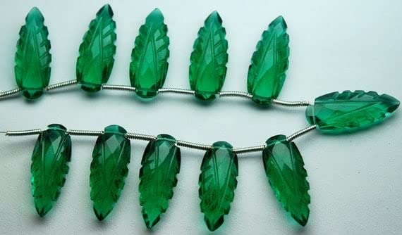 Diopside vert de chrome en poire facettée pour créer vos bijoux d'été uniques