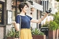 Sony Alpha 6100 | APS-C Spiegellose Kamera mit 16-50mm Power-Zoom-Objektiv | Schneller 0,02s Autofokus mit Augenerkennung für Mensch und Tier, 4K-Filmaufnahmen und neigbares Display | schwarz – Ansicht 5