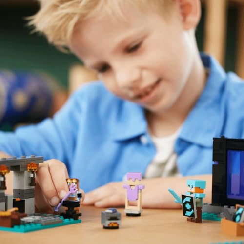 Minecraft The Armory Building Set, include personaggi popolari di Minecraft Alex e Armorsmith, giocattolo d'azione per giocatori e bambini, regalo per ragazzi e ragazze dai 7 anni in su, 21252 - Lego - Immagine 3