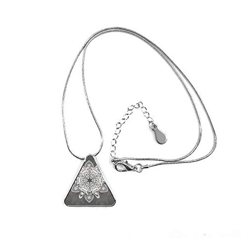 Collier pendentif triangle motif arabe noir et blanc, l'idée cadeau bijou idéale