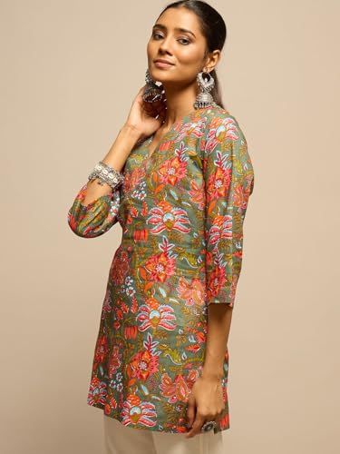 Image of Amazon Brand - Tavasya Women Floral Printed Short Kurti | Casual Wear| V- Neck | 3 /4th Sleeves | Cotton | (Regular Fit) |
