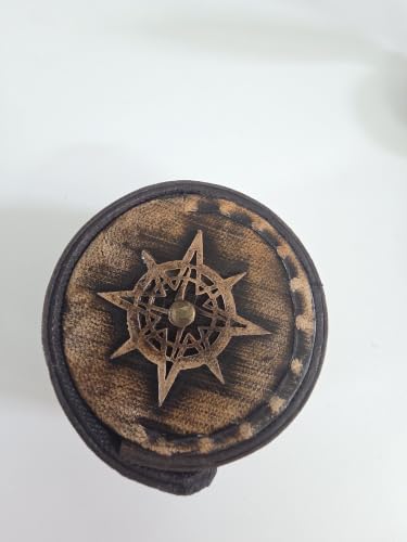 Brújula de bolsillo artesanal de latón con estuche de cuero, con cruz cristiana grabada y mensaje “Que tu fe siempre te guíe”, diseño vintage para hombres, papá, esposo y viajeros miniatura 6