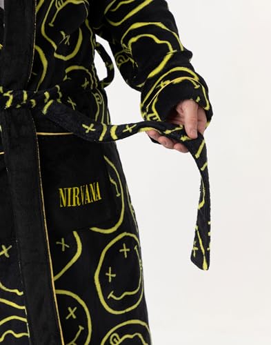 Albornoz de Nirvana negro con capucha para tus días de descanso en casa 7
