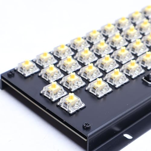 Clavier mécanique Mechboard 64 ravivez la nostalgie du Commodore 64 avec des LED bleues