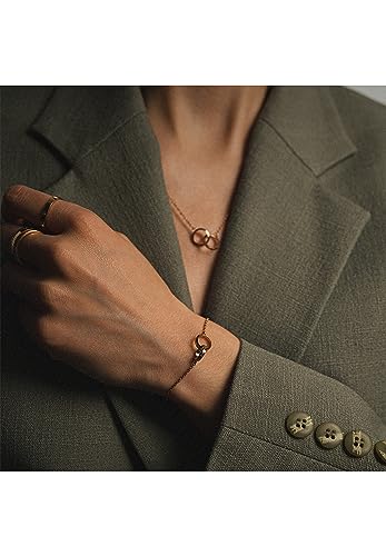 Image of Daniel Wellington Elan Unity Chain Bracelet - 316L Stainless Steel, Interlocking Double Circle Bracelet for Women & Men