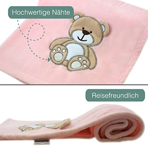 cozy racoon Babydecke | Weiche Kuscheldecke für Baby Jungen und Mädchen I Geschenk zur Taufe, Geburt oder als Erstausstattung I Rosa Decke mit Bär