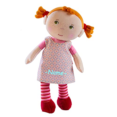 Haba Kuschelpuppe individuell Bestickt mit Name | Kleine Puppe mit Stoffkörper ca. 25 cm | Babypuppe ab 1 Jahr für Jungs und Mädchen | Haba Puppe waschbar & anziehbar | Geschenk für Geburt