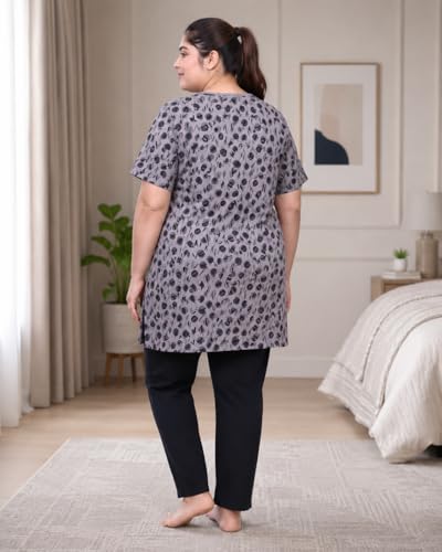 Image of In Love Women's All-Over Printed Cotton Plus Size Longline T-Shirt with Pockets