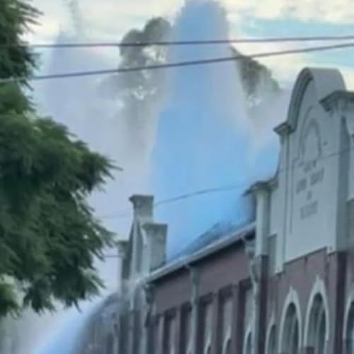 Sydney residents told to reduce non-essential water use after major main bursts