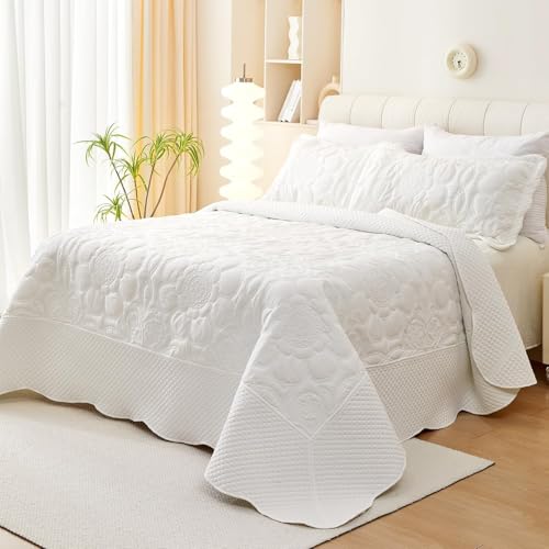 Image of EVENHUG Oversized King Quilt California King Size Lightweight Bedding Set Reversible Bedspread Coverlets for All Seasons 3 Piece (White 120 inchx128 inch)