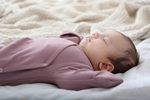 Image of O2 BABY 100% Organic Cotton Kimono Gown with Mittens & Fold-Over Pouch