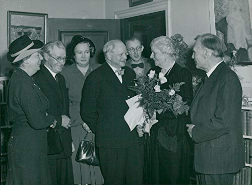 Vintage photo of The writers39; association opposes Gurli Hertzman-Ericson on the 70th anniversary. From left Greta Suber-Topelius, Adv. Ulf von Konow, Erja Browallius, Gunnar Widegren, Harald Forss, Gurli and Peter Norberg