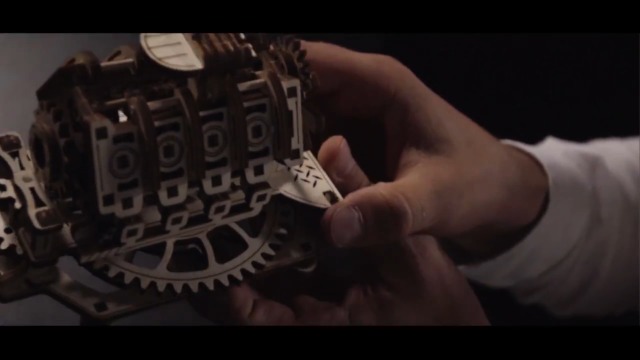 Moteur V8 - Puzzle 3D en bois - UGEARS - MODELS Moteur V8 - Puzzle 3D en bois - UGEARS - MODELS
