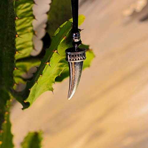 Colar Masculino em Camurça Regulável Amuleto em Metal Zamak