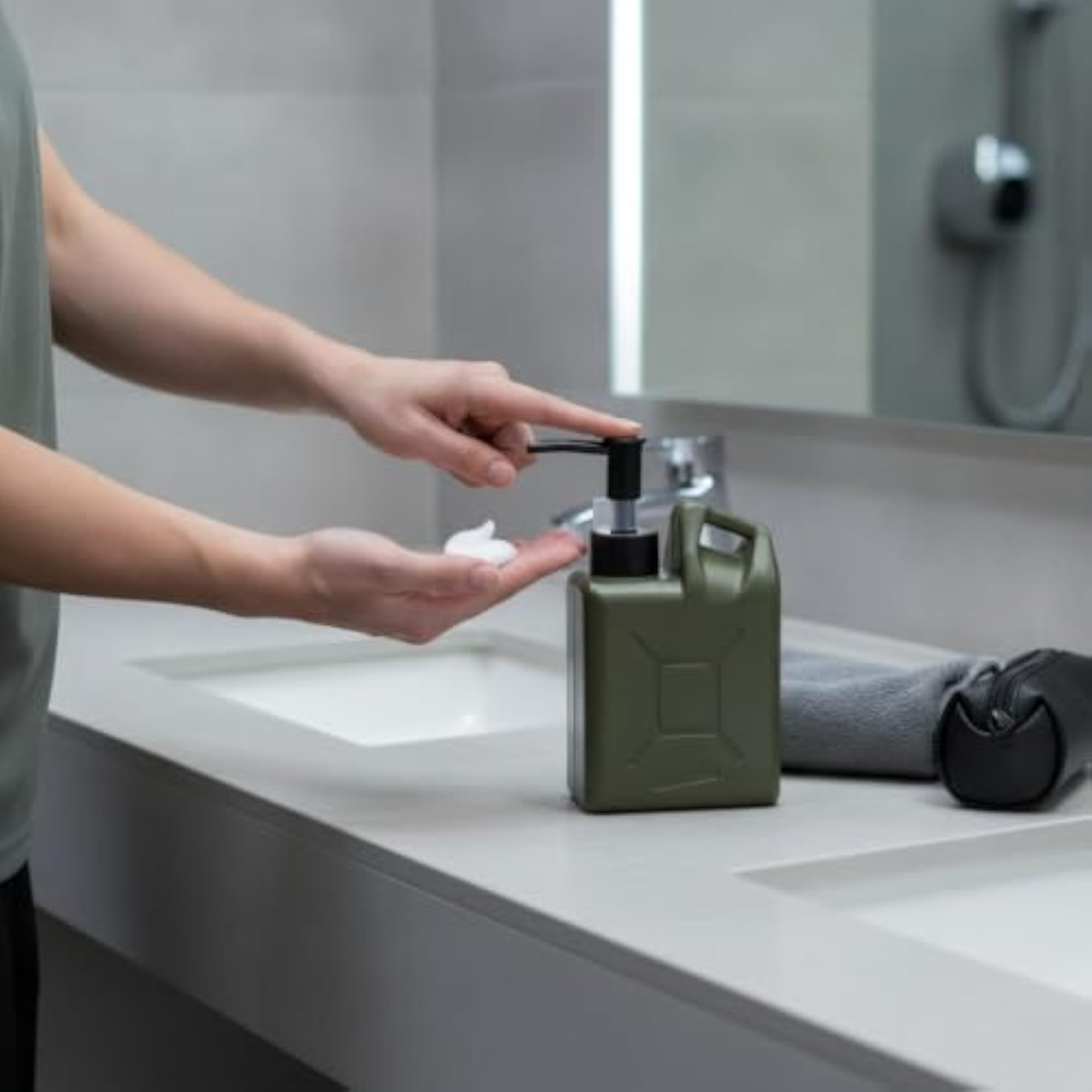 Lightweight Dispenser Bottle with Pump, Green