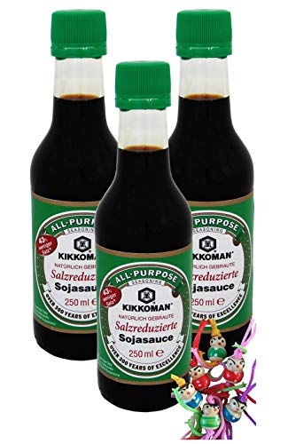 yoaxia ® - 3er Pack - [ 3x 250ml ] 43% weniger Salz als die traditionelle KIKKOMAN / SALZREDUZIERTE Sojasauce + ein kleines Glückspüppchen - Holzpüppchen Cover
