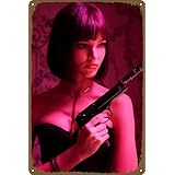 AMBERVILLE ファッション ヴィンテージ セクシー ホットウーマン メタルポスター ピンナップ ガール ガン ブリキ看板 ウォールアート 装飾 飾り額 ホームバー リビングルーム バスルーム 男性 洞窟 装飾 ギフト 12x8インチ