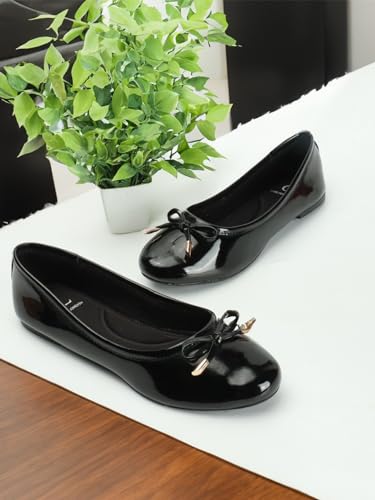 Image of Carlton London Women's Round Toe Bow Detail Ballerinas