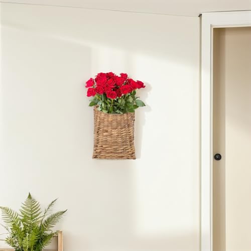 Cesta colgante de ratán para decorar las paredes de tu jardín con estilo 8