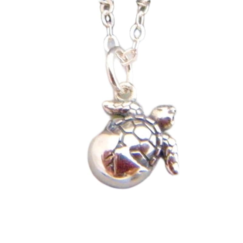 Collier tortue de mer en argent, le cadeau idéal pour amoureux de l'ocean