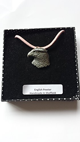Pendentif tête du Faucon en étain anglais pour sublimer vos tenues d'été