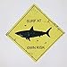 EpochSign Plaque métallique carrée en métal « Surf at Own Risk » - Motif Requin Jaune Vieilli - 30,5 x 30,5 cm