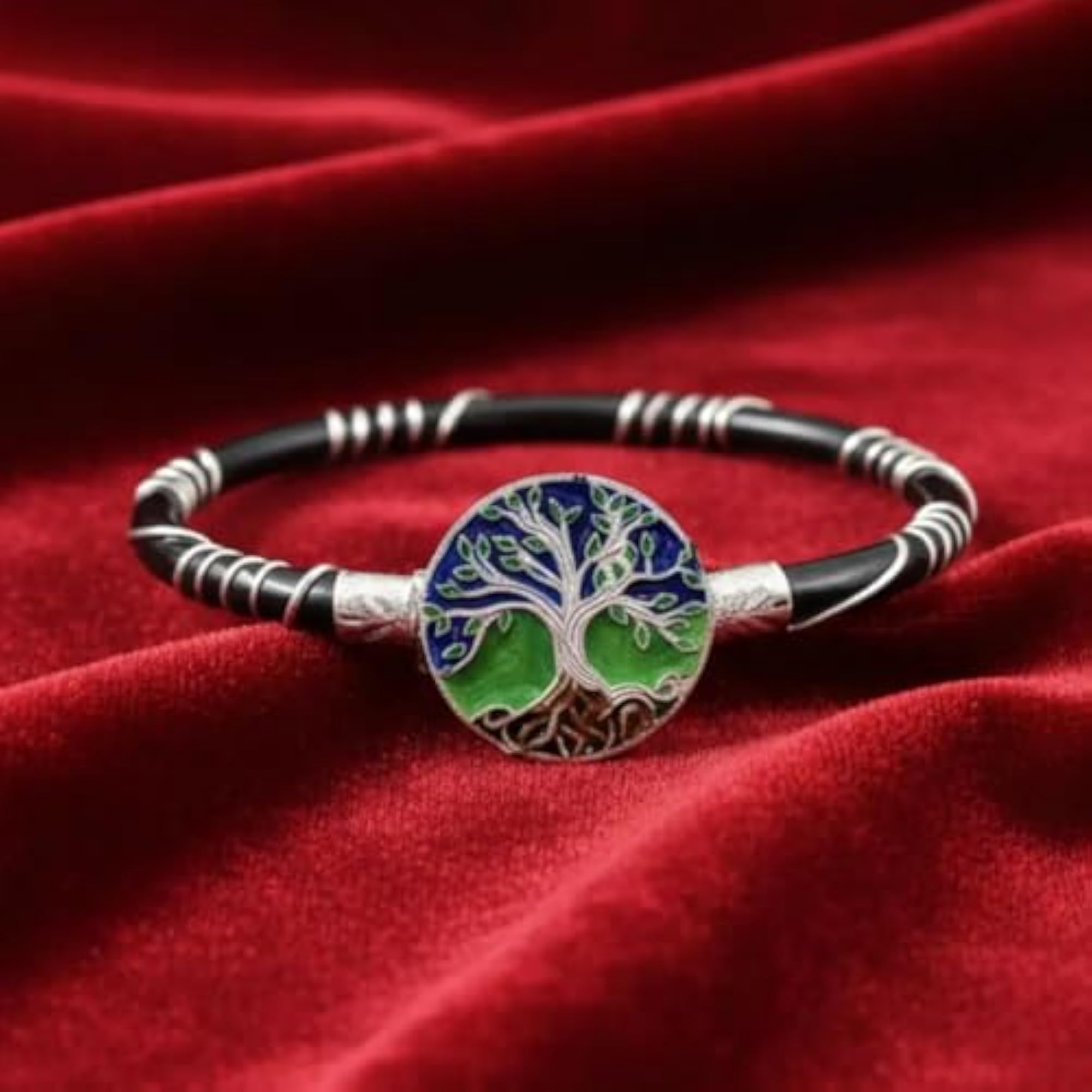 Minimalist Silver Noya Bangle