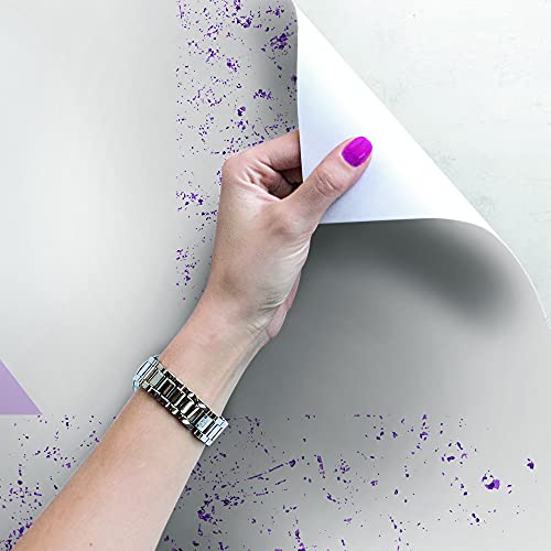 Papier peint triangle géométrique pour masquer les imperfections de meuble