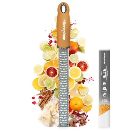 Microplane Zester Küchenreibe in Senfgelb für Zitrusfrüchte, Parmesan, Ingwer, Schokolade & Muskatnuss mit feiner Edelstahlklinge - Made in USA