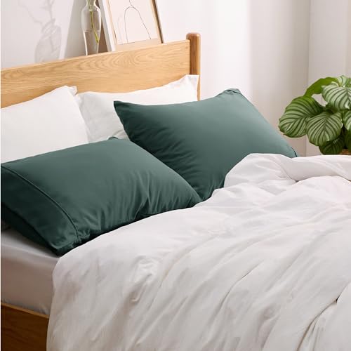 Bedsure Pillow Cases Standard Size Set of 2 - Forest Green Brushed Microfiber Pillowcases, Super Soft and Cozy Pillow Case Covers with Envelope Closure, Wrinkle, Fade and Stain Resistant, 20x26 Inches