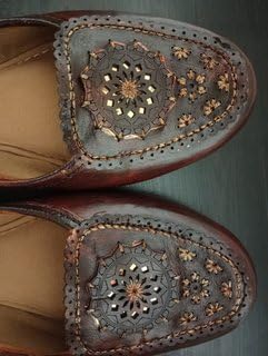 Image of Handcrafted Leather Ethnic Jutti for Women - Traditional & Elegant