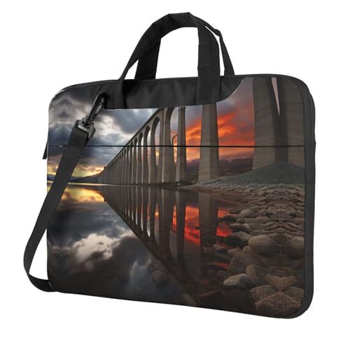 Scenario di applicazione: dì addio alla noiosa borsa per laptop. Scenery Bridge La custodia per laptop ultrasottile a spalla singola ti rende diversa. Il motivo esterno consente di trasportare la borsa a tracolla per laptop con custodia protettiva in un modo unico e moderno. Ha una tasca e puoi facilmente mettere la valigetta nella borsa o nella borsa a spalla singola se necessario.