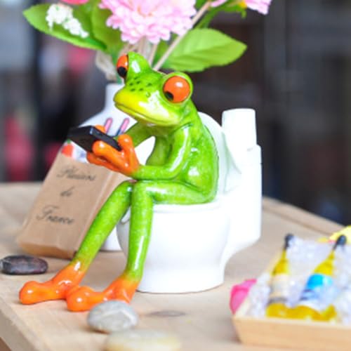 Garneck 1PC Frog Ornament Statues Decor Funny Desgin Adorable Sitting On The Toilet And Send Sms Fairy Garden for Indoor Outdoor Desk Home Bathroom Decoration (Green) - Image 3
