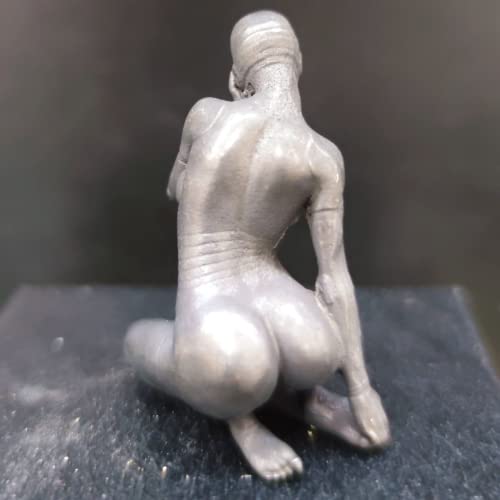 Corpo de mulher nude puro cobre grande peito sexy madura sentada postura feminina modelo estátua, ar