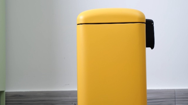 Amazon.com: happimess HPM1012L Betty Retro Mini 3.2-Gallon Step